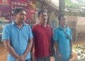 Sekretaris Dewan Pimpinan Daerah (DPD) Advokasi Rakyat untuk Nusantara (ARUN) Bali, Anak Agung Gede Agung Aryawan, S.T., mendampingi dua nasabah LPD Mambal.