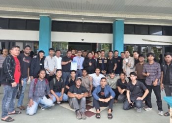 Masyarakat Konut mendatangi kantor PLN UP3 Kendari, Rabu (13/5/2026),