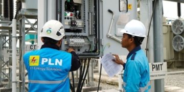 Petugas-PLN-Gardu-KIIC