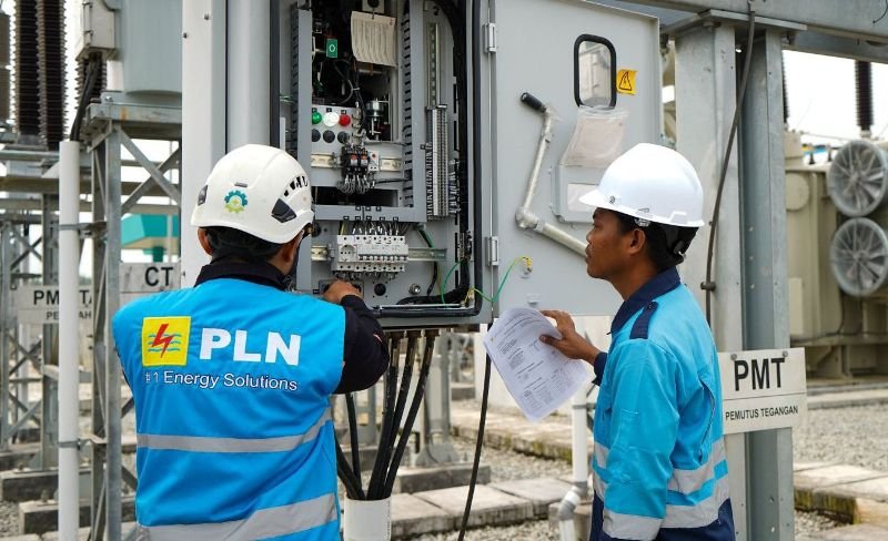 Petugas-PLN-Gardu-KIIC