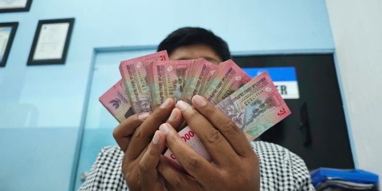 BI Rate Naik ke 5,5%, Rupiah Menguat Tipis, Dolar AS Kini Rp18.080