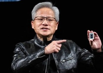 Jensen Huang, kepala eksekutif Nvidia Corp, mempresentasikan Superchip RTX Spark di konferensi Nvidia GTC.