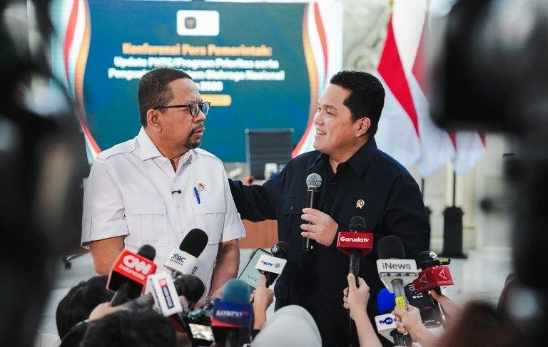 Menpora Erick Thohir didampingi Kepala Bakom RI Muhammad Qodari