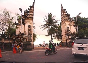Pedestrian Pantai Kuta Baru