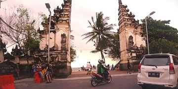 Pedestrian Pantai Kuta Baru