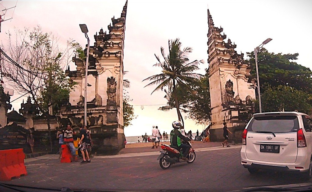 Pedestrian Pantai Kuta Baru