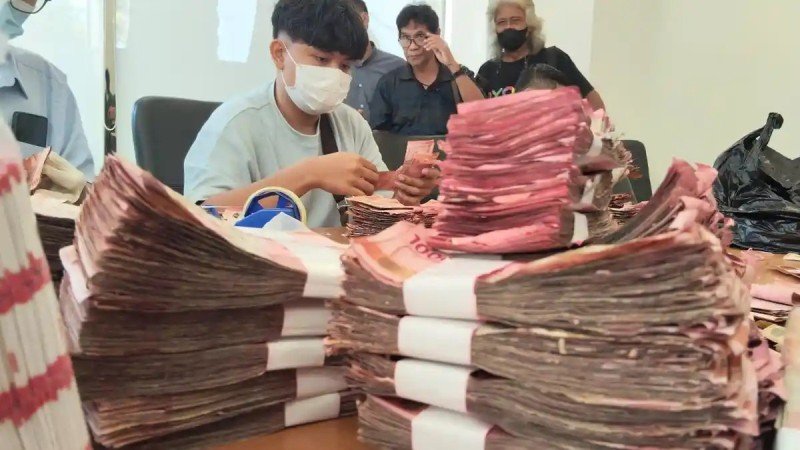 Uang Rp1,54 Miliar Rusak