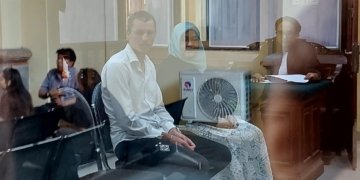 Yuriy Khalilov, didampingi penterjemah Suri Saryani