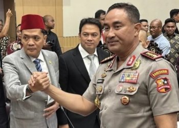 Ketua Komisi III DPR RI, Habiburokhman memberi selamat kepada Komjen Suyudi Ario Seto