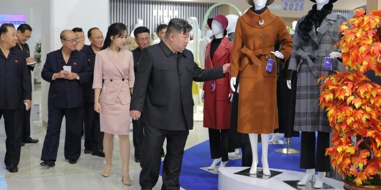 Kim Jong Un appears at clothing expo after latest internet rumors on death