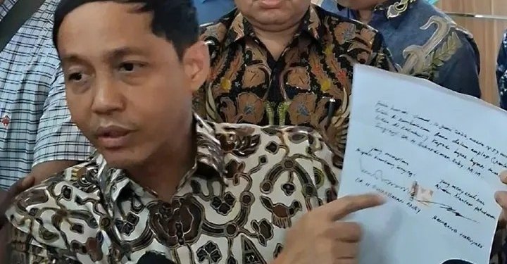 Menteri Kehutanan Raja Juli Antoni